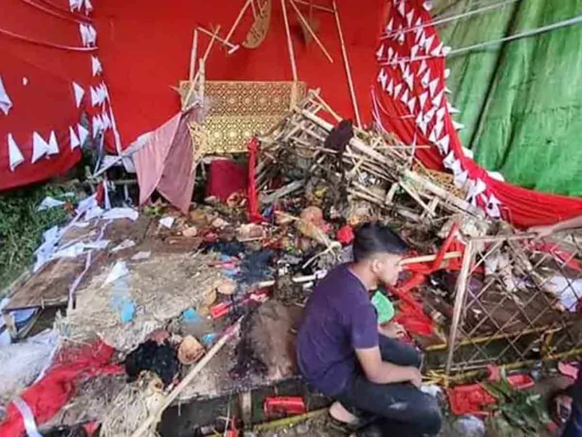 Attack on Temples : బంగ్లాదేశ్‌లోని ఆలయాలపై దాడులు, పండల్స్‌ ధ్వంసం