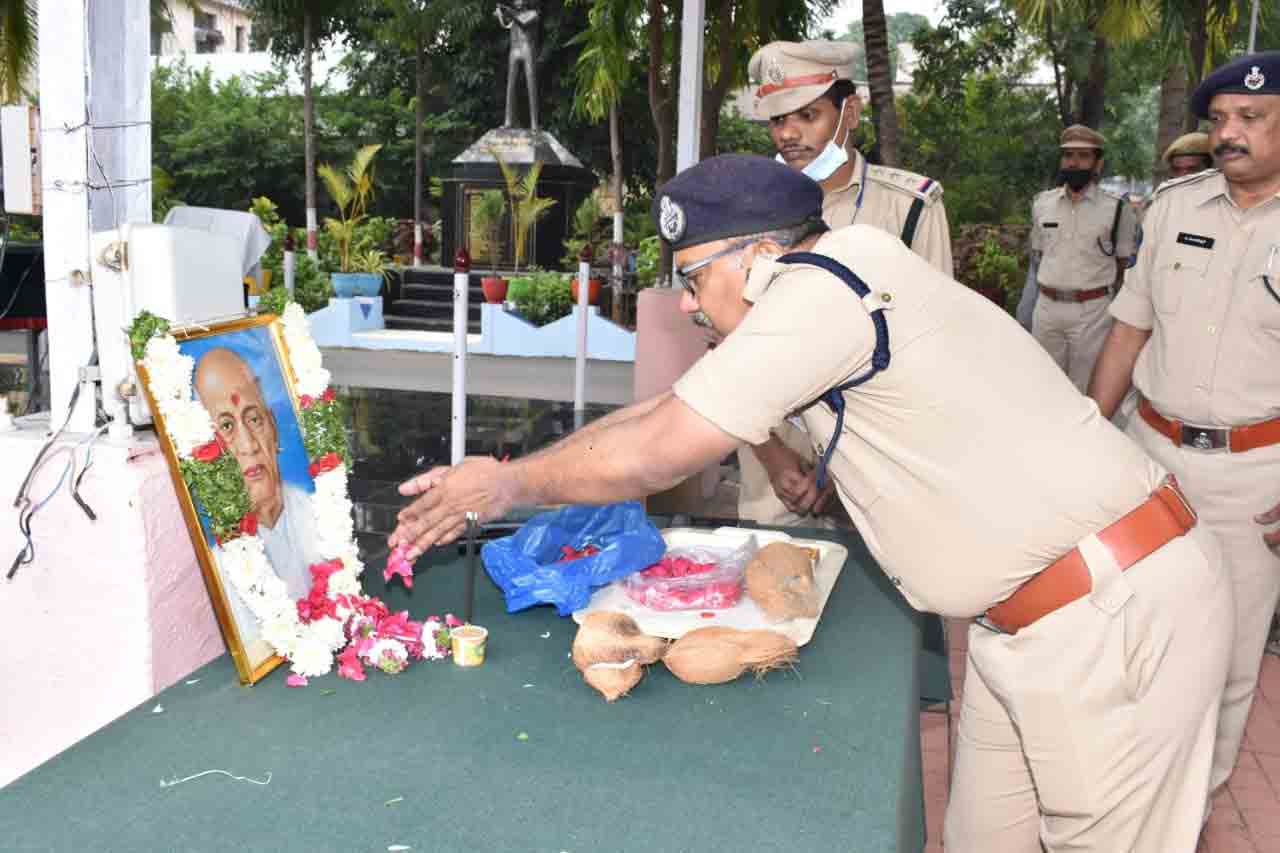 సంఘ విద్రోహ శక్తులను సంఘటితంగా ఎదుర్కొనేందుకు సహకరించాలి..