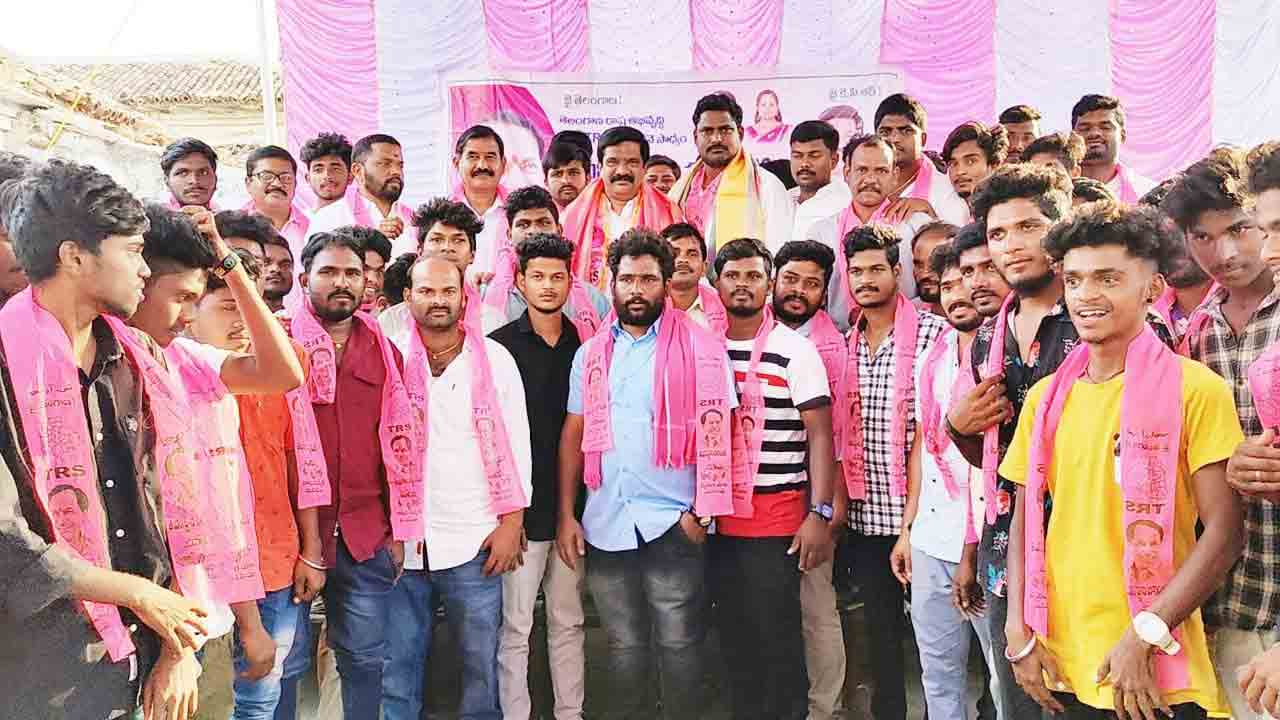 సీఎం కేసీఆర్‌తోనే అభివృద్ధి సాధ్యం ..         మంత్రి వేముల ప్రశాంత్‌ రెడ్డి