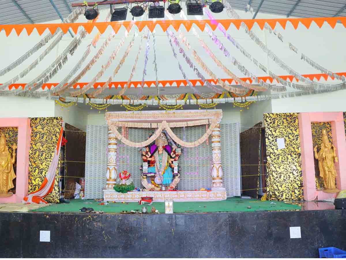 కోటీ కరెన్సీ నోట్లతో…అమ్మవారికి అలంకరణ