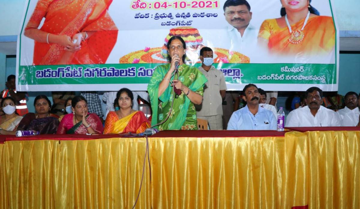 Bathukamma sarees | రూ.318కోట్లతో 1.8 కోట్లమందికి బ‌తుక‌మ్మచీర‌లు : మంత్రి పి సబితా ఇంద్రారెడ్డి