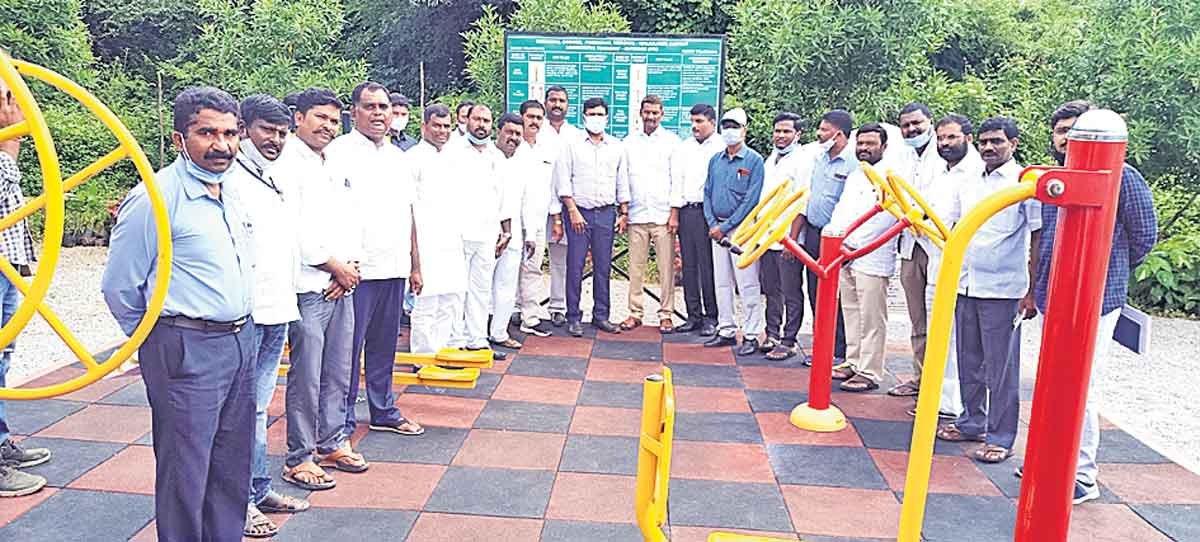 హరితహారంపై నిర్లక్ష్యం చేస్తే కఠిన చర్యలు