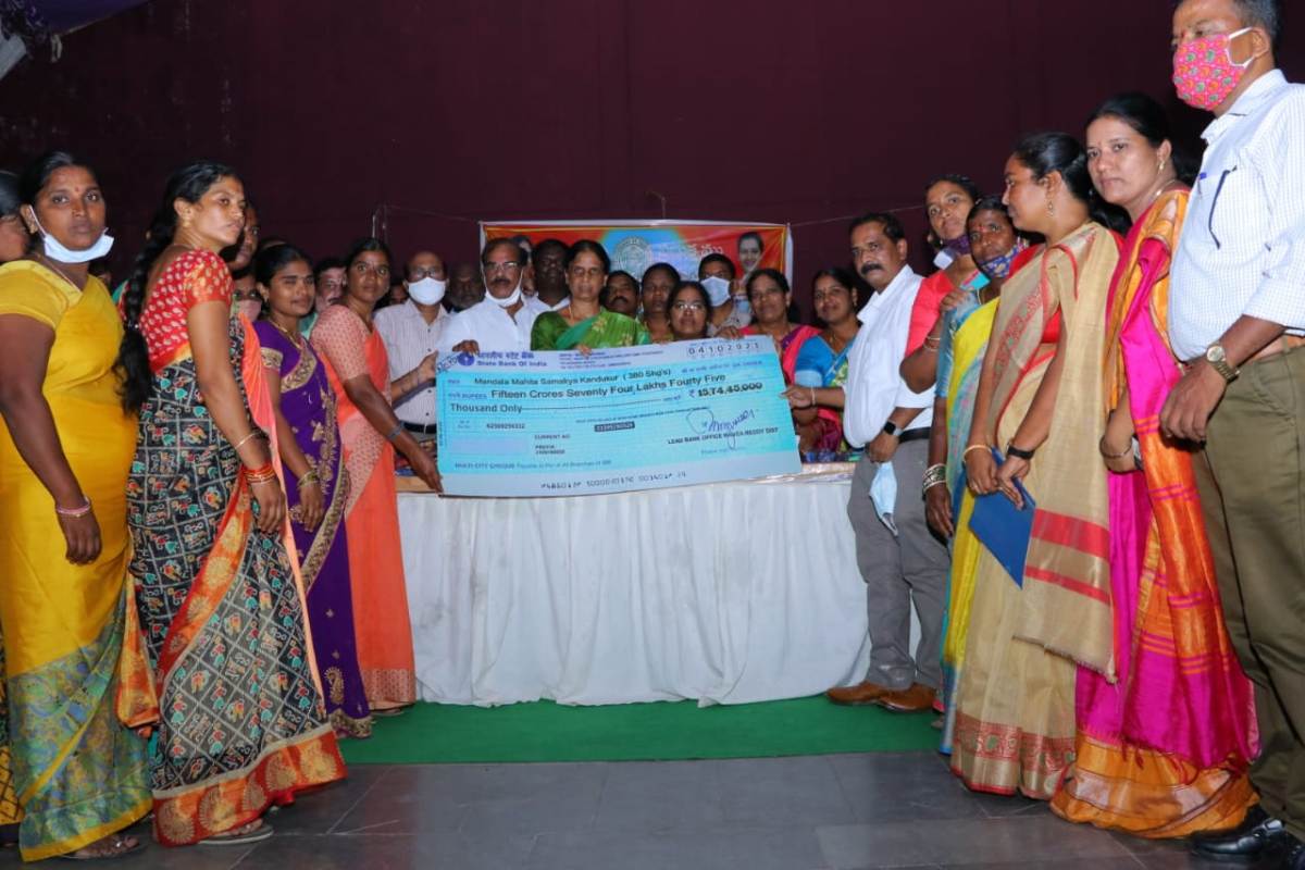 Dwakra groups | మహిళలు ఆర్థికంగా ఎదగాలి : విద్యాశాఖ మంత్రి సబితా ఇంద్రారెడ్డి