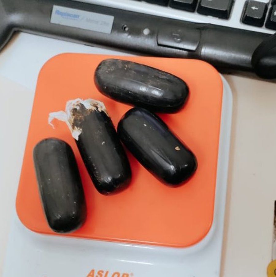 Gold smuggling | శంషాబాద్‌ ఎయిర్‌పోర్టులో 1.2 కేజీల అక్రమ బంగారం పట్టివేత