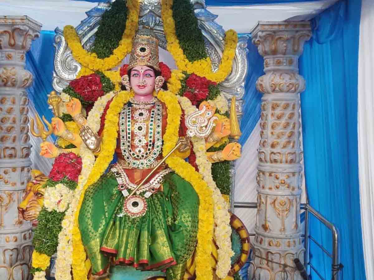 చంద్రఘంట రూపంలో దర్శనమిచ్చిన అమ్మవారు