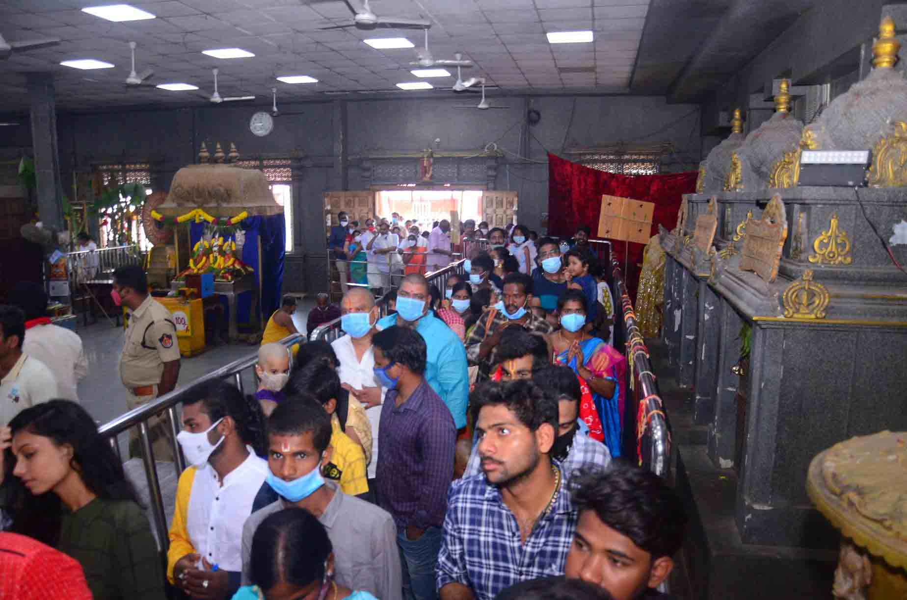 Yadadri: శ్రీవారి ఖజానాకు రూ. 8,98,394 ఆదాయం