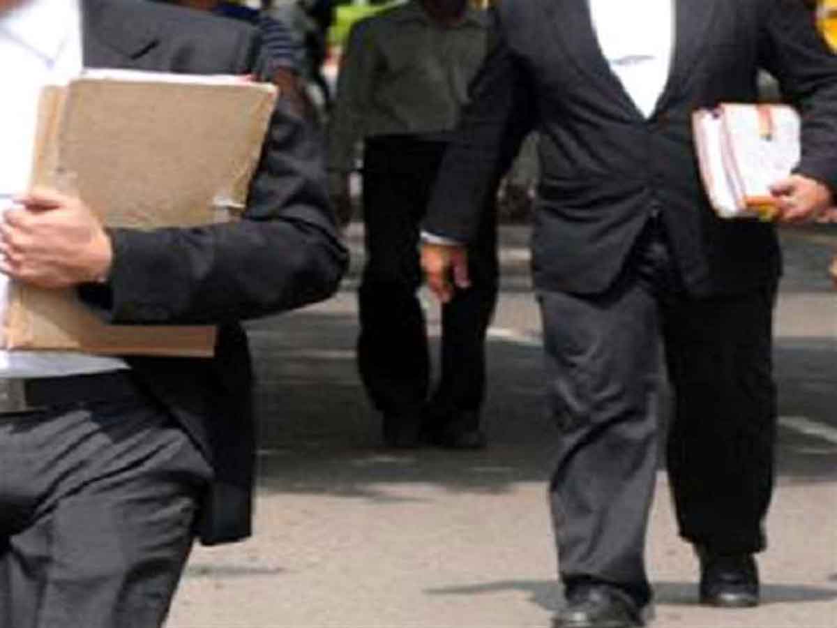 Ban on Lawyers : ప్రాక్టీస్‌ చేయకుండా 9 వేల మంది లాయర్లపై నిషేధం.. ఎందుకంటే?