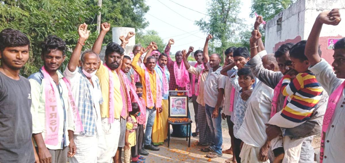 Huzurabad | దళితబంధు ముద్దు.. బీజేపీ వద్దు.. దళితుల వినూత్న ప్రచారం ఎక్క‌డంటే..?