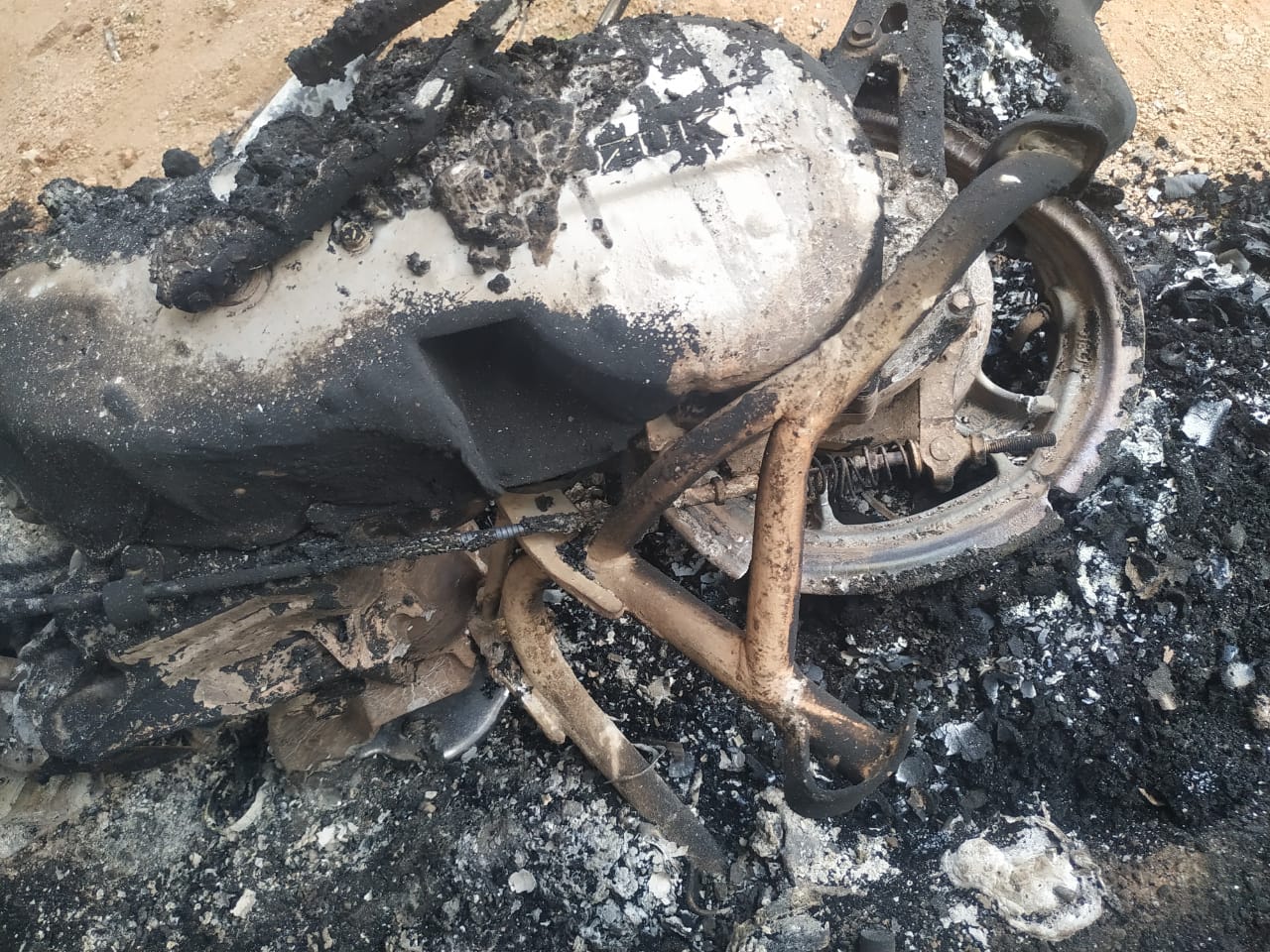 Burn two-wheeler | ద్విచ‌క్ర‌వాహ‌నాన్ని ద‌గ్ధం చేసిన దుండగులు
