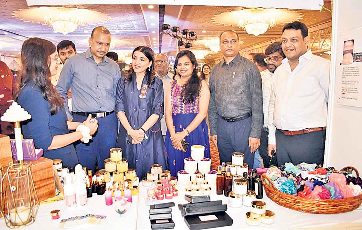 దేశప్రగతిలో యువత క్రియాశీల పాత్ర పోషించాలి