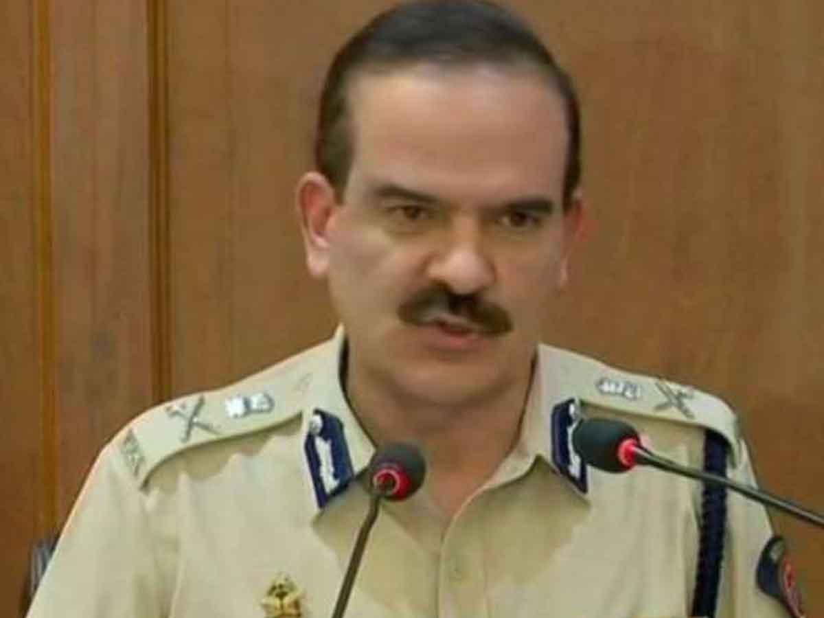 Parambir Singh: మాజీ పోలీస్‌ కమిషనర్‌పై నాన్‌ బెయిలబుల్‌ వారంట్‌