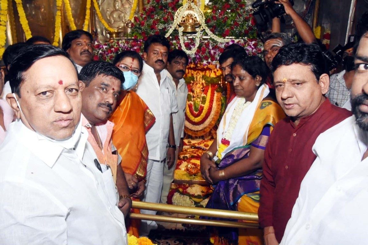 Balkampet yellamma | బ‌ల్కంపేట‌ ఎల్లమ్మను దర్శించుకున్న మంత్రి తలసాని