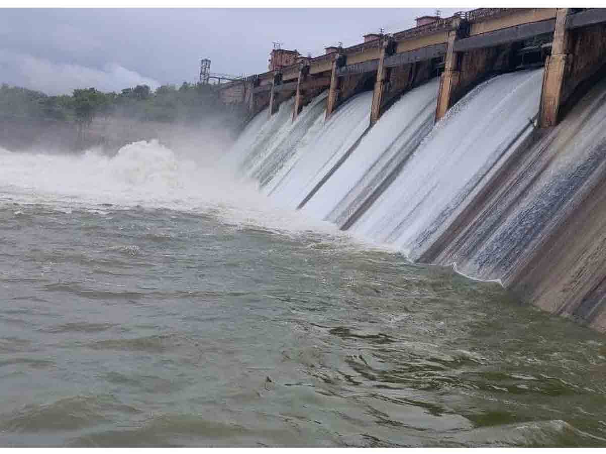 కడెం జలాశయం వరద గేటు ఎత్తివేత