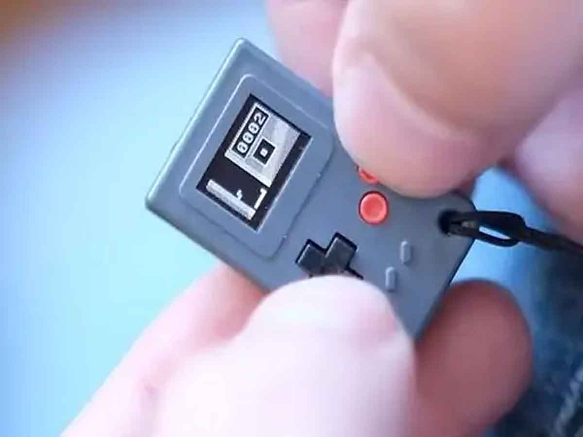 Smallest Game console : ఇది ప్రపంచంలోనే అతిచిన్న గేమ్ కన్సోల్..!