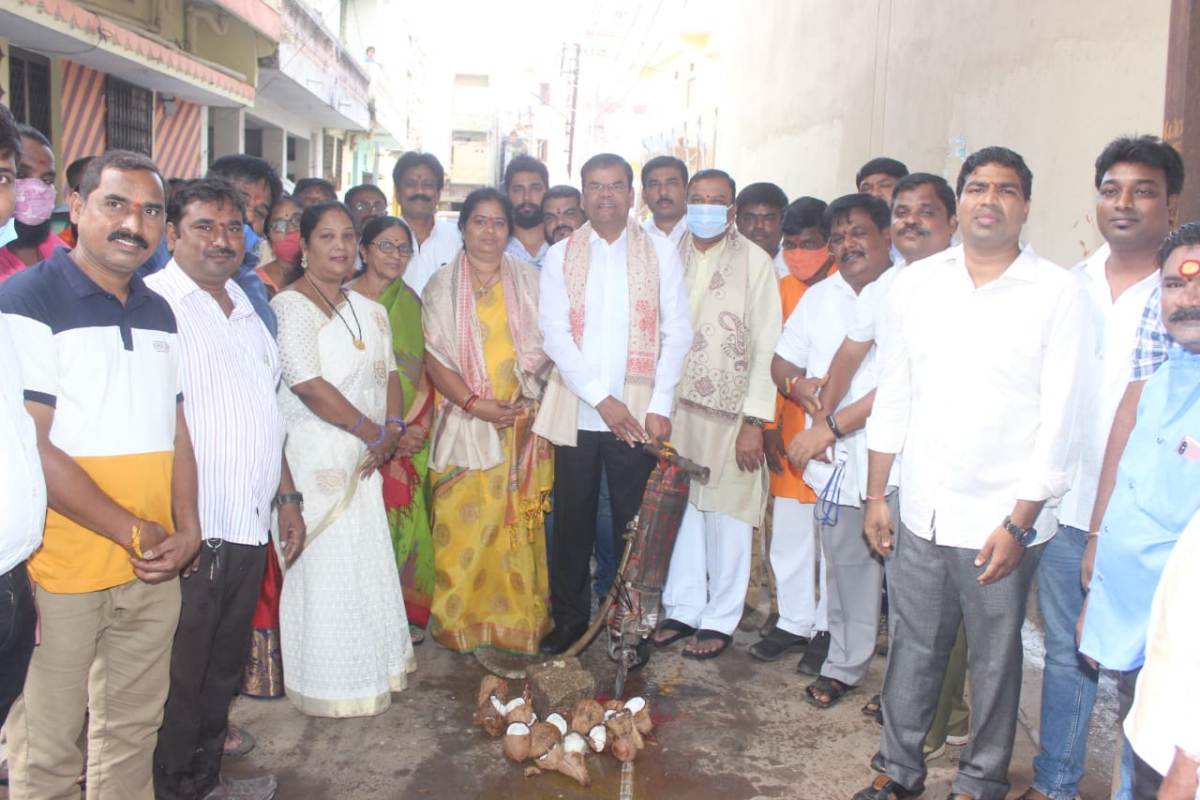 Road work | పోచమ్మబస్తీలో సీసీ రోడ్డు పనుల‌ను ప్రారంభించిన ఎమ్మెల్యే కాలేరు వెంకటేశ్‌