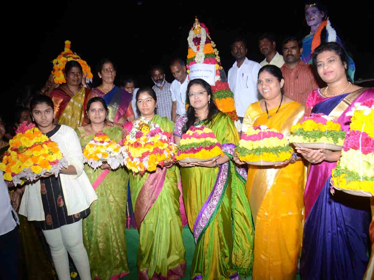 Vikarabad : తెలంగాణ సంస్కృతి ఉట్టిపడేలా.. పూల పండుగ