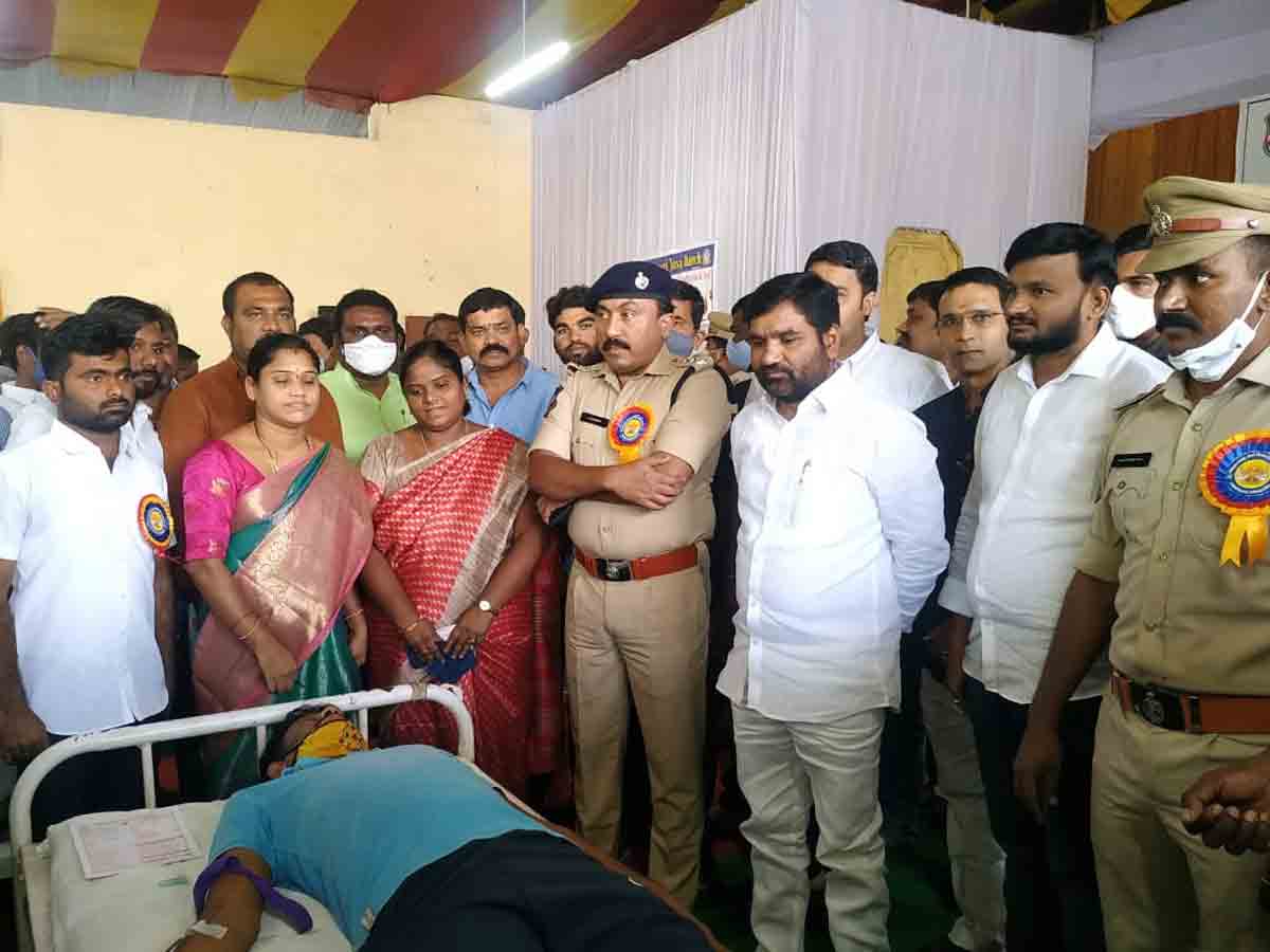 రక్తదానం చేయడం సామాజిక బాధ్యతగా భావించాలి.. ఎమ్మెల్యే దుర్గం చిన్నయ్య