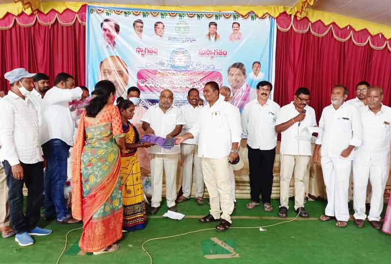 చీరె తెచ్చిన సంబురం