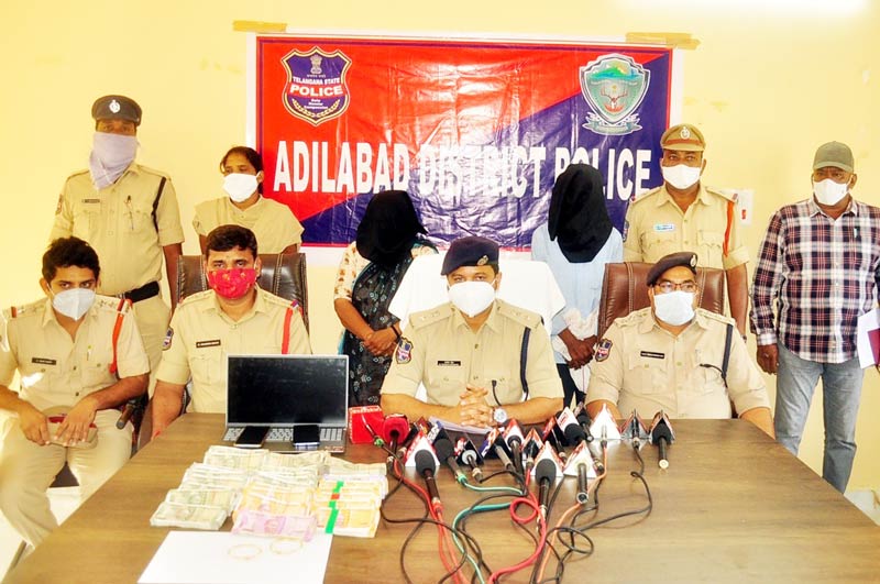 సినీ ఫక్కీలో మెగా మోసం