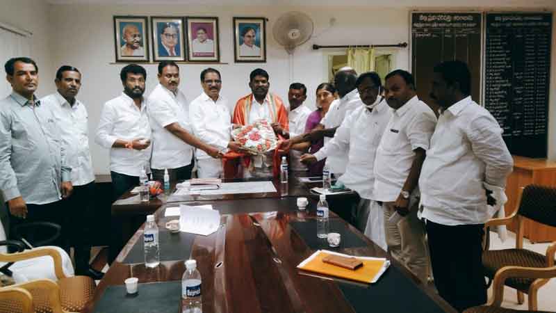 ఐటీడీఏ చైర్మన్‌ కనక లక్కేరావుకు సన్మానం