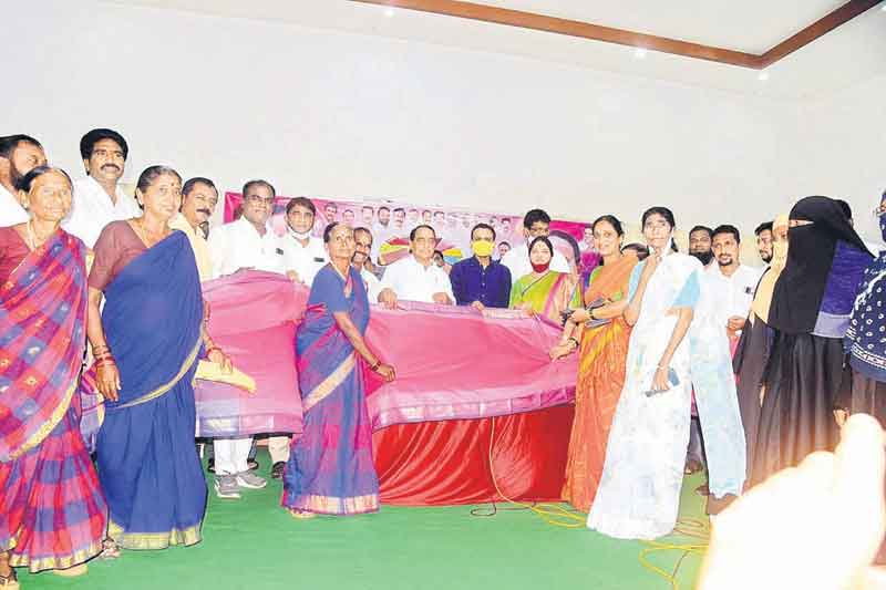 అన్ని వర్గాల సంక్షేమానికి పెద్దపీట