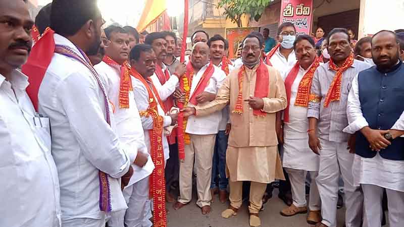 ప్రజలంతా సంతోషంగా  ఉండాలి