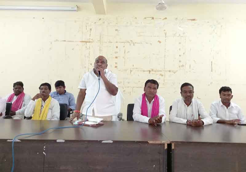 ఊరికో కుమ్రం సూరు విగ్రహం  ఏర్పాటు