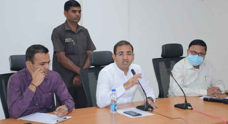 వందశాతం వ్యాక్సినేషన్‌ చేయాలి