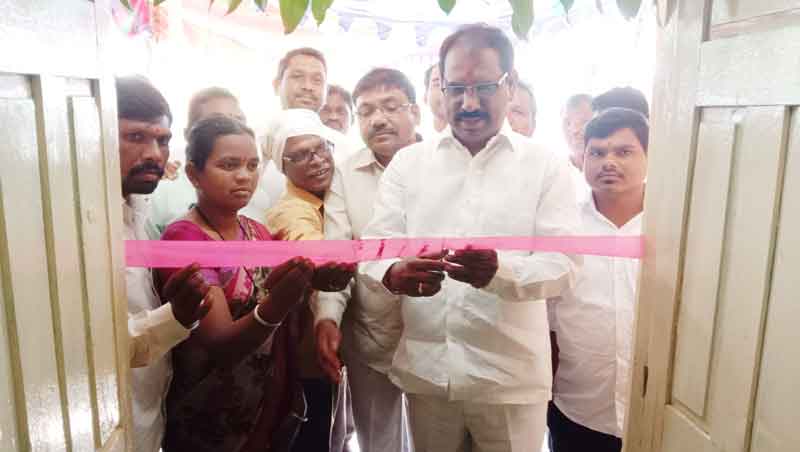 చదువుతోనే సమాజంలో ప్రత్యేక గుర్తింపు