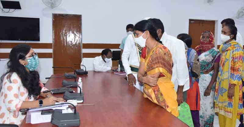 అర్జీలను సత్వరమే పరిష్కరించాలి