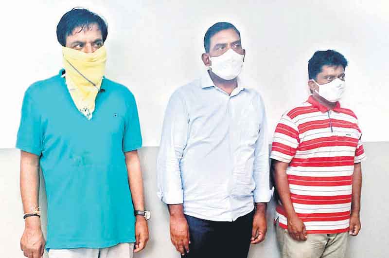 ఘరానా మోసగాళ్ల అరెస్ట్‌