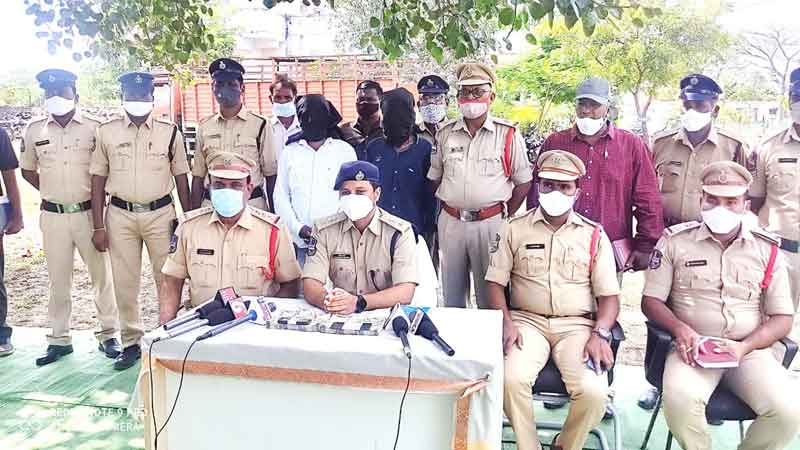 నకిలీ ఐఎఫ్‌ఎస్‌ అరెస్ట్‌