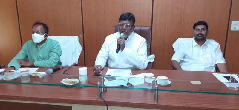 మినరల్‌ వాటర్‌ బిల్లు చెల్లింపుపై మున్సిపల్‌ సమావేశంలో రభస