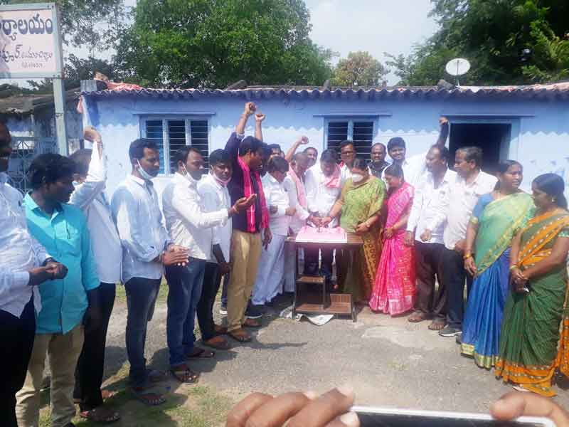 ఘనంగా ప్రభుత్వ విప్‌ బాల్క సుమన్‌ పుట్టినరోజు వేడుకలు