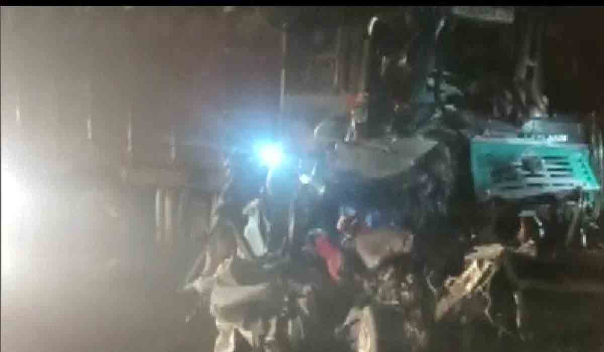 మ‌హారాష్ట్ర‌లో ఘోర ప్ర‌మాదం.. ముగ్గురు మృతి