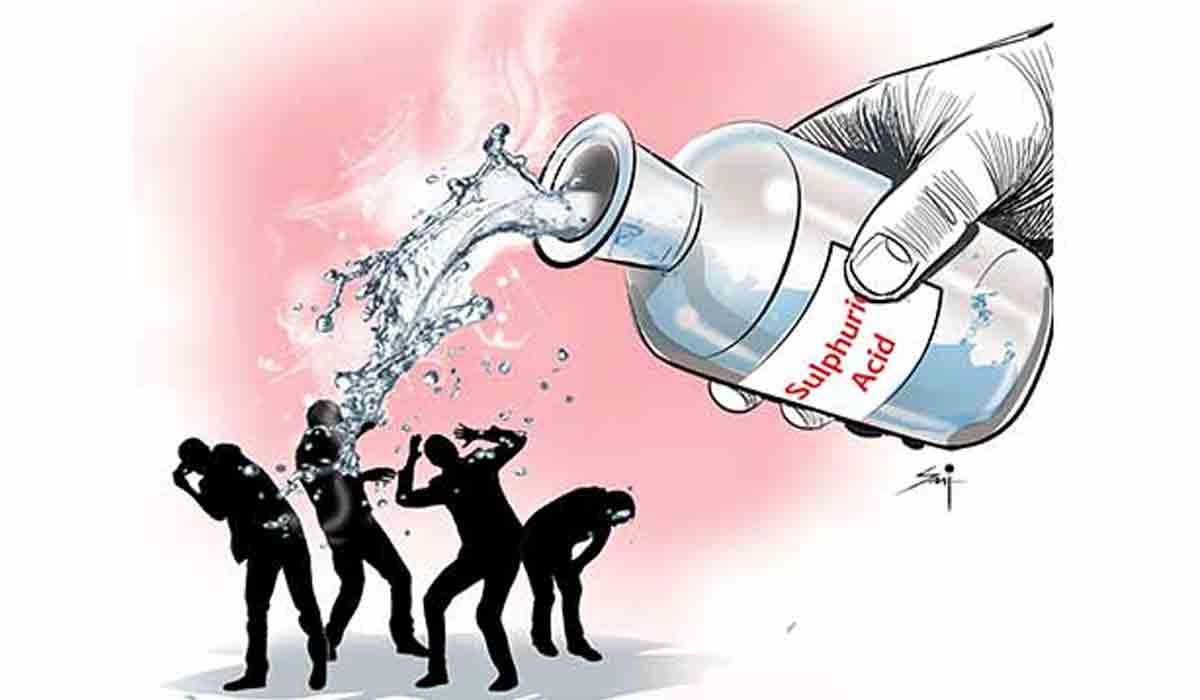 ఎన్నిక‌ల్లో ఓట‌మికి కార‌ణ‌మ‌య్యాడ‌ని చిన్నాన్న‌ కుటుంబంపై యాసిడ్ దాడి