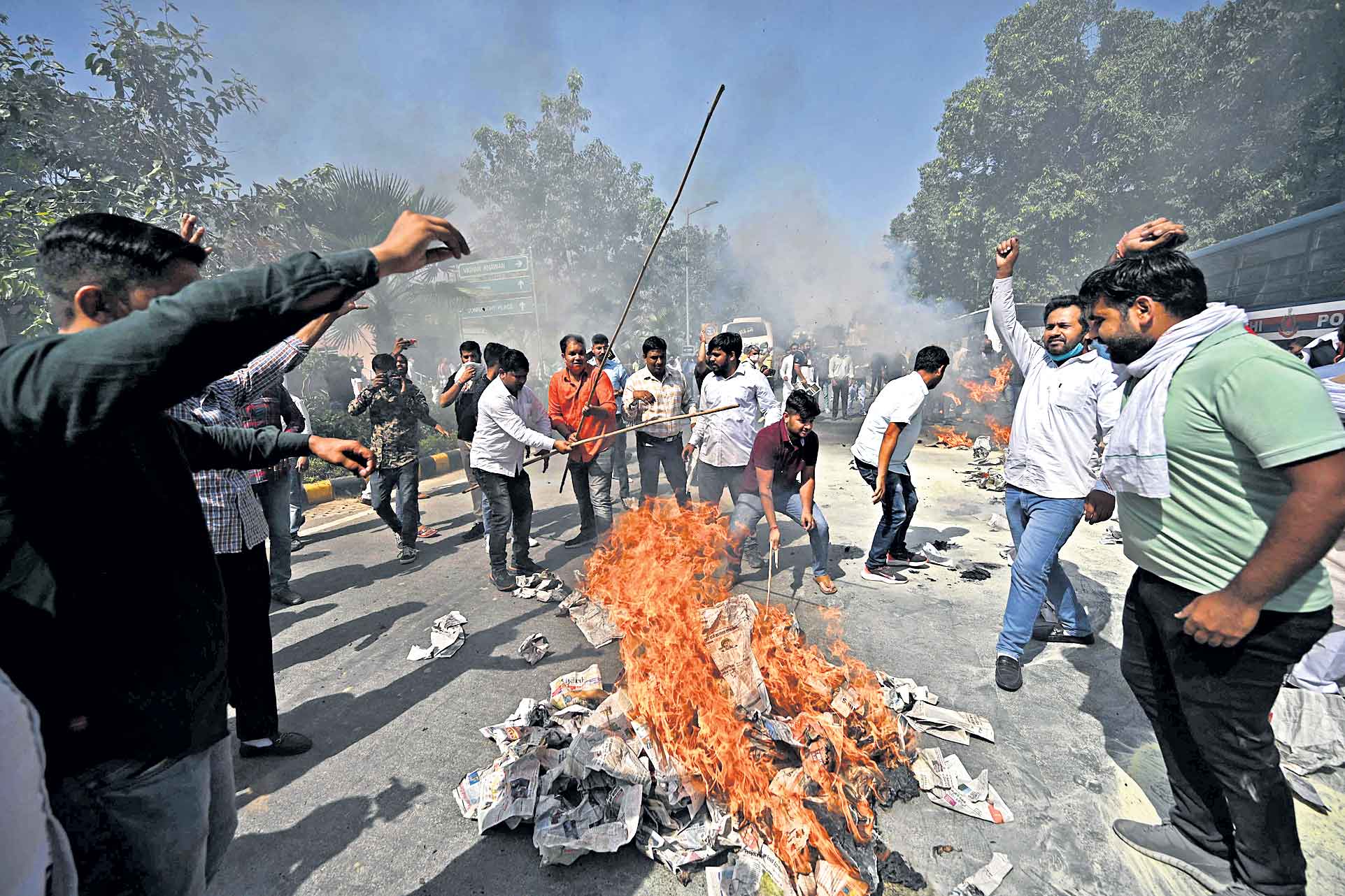 యూపీలో రైతన్నల ఆగ్రహజ్వాల