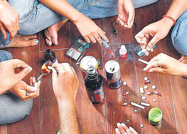 మత్తుబాబుల కొత్త ఎత్తులు!