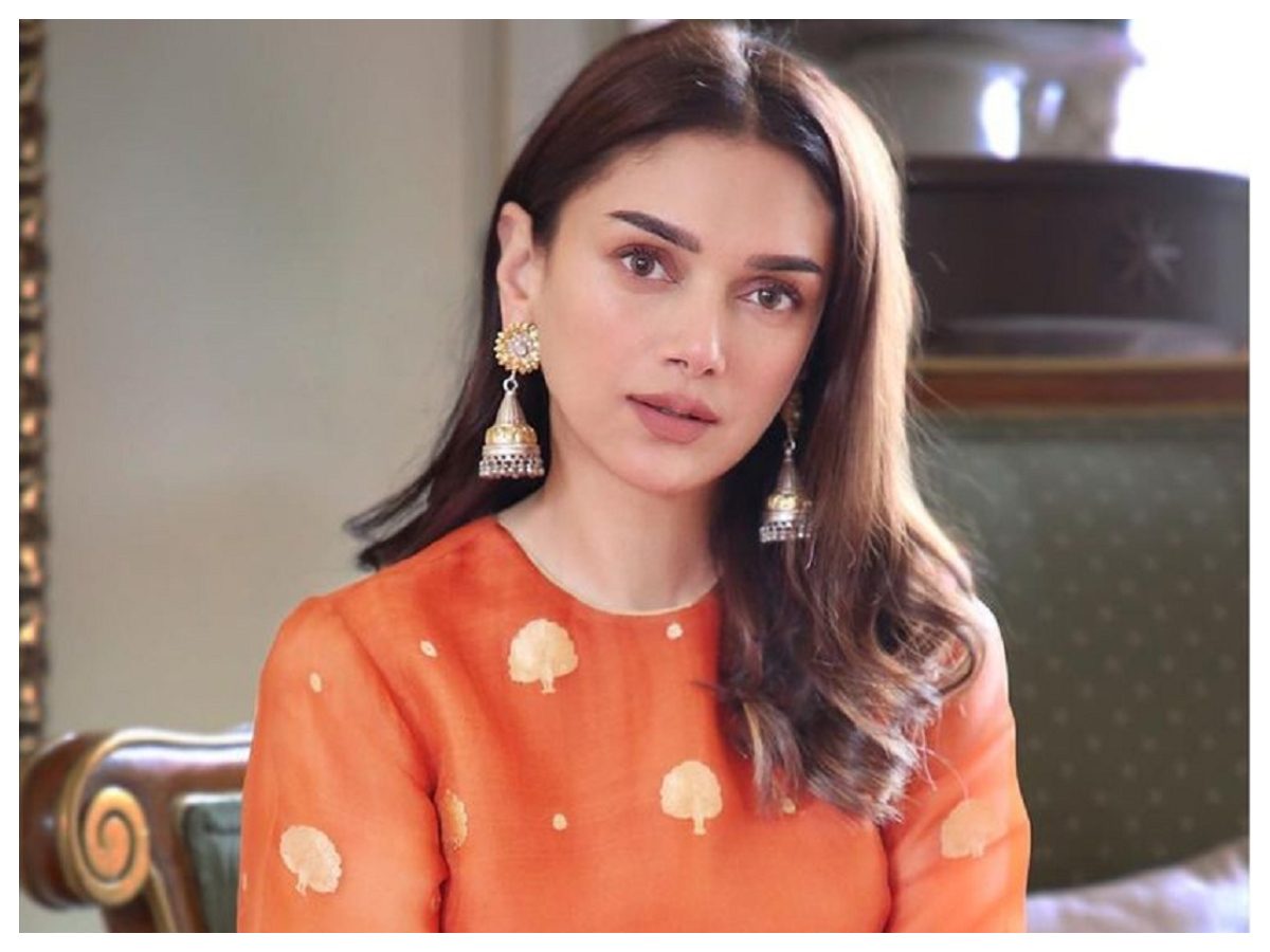 Aditi Rao Hydari | ఆరంజ్ డ్రెస్‌లో అదితి ఫొటోలు…