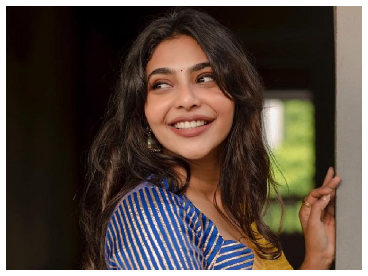 Aishwarya Lekshmi | మలయాళ నటి ఐశ్వర్య లక్ష్మి అందమైన ఫొటోలు..