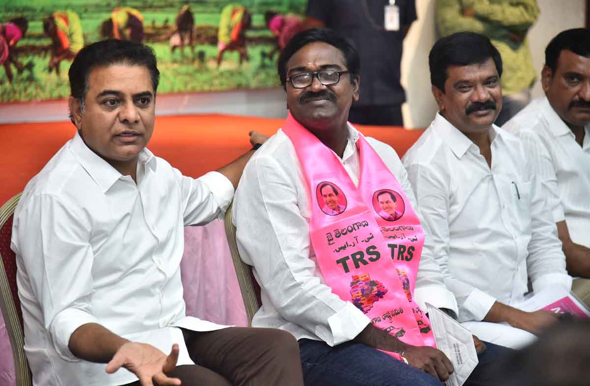 కాంగ్రెస్‌, బీజేపీ కుమ్మక్కు