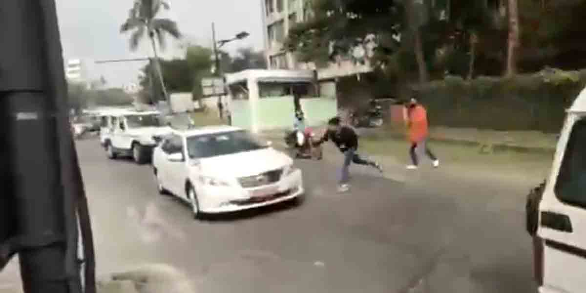 Ajay Mishra | కేంద్రమంత్రి కాన్వాయ్‌పైకి గుడ్లు విసిరిన ఎన్‌ఎస్‌యూ కార్యకర్తలు