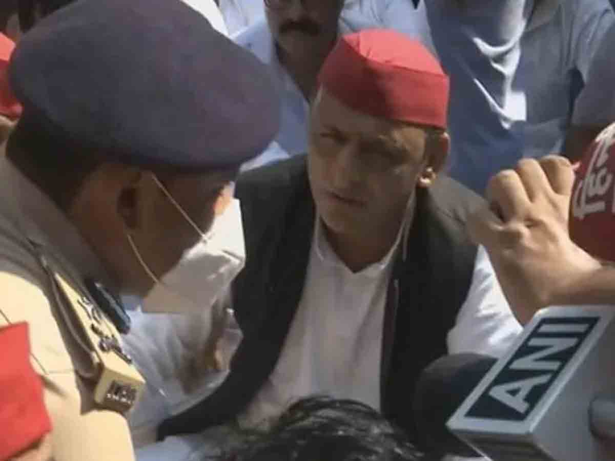 అఖిలేష్ యాదవ్‌ను నిర్బంధించిన యూపీ పోలీసులు