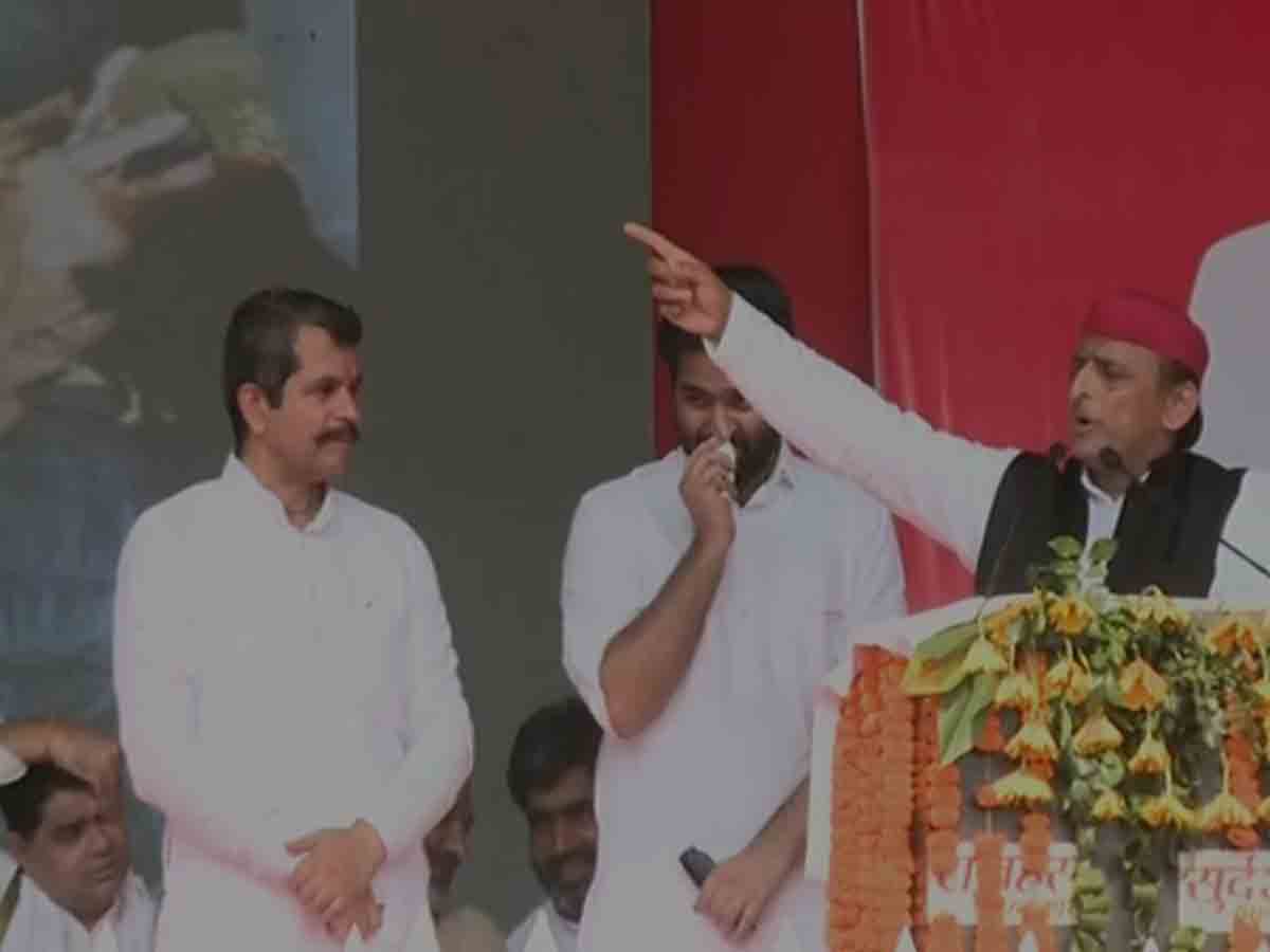 రైతులు, చట్టాన్ని అణగదొక్కేవారు.. రాజ్యాంగాన్నీ తుంగలో తొక్కగలరు: అఖిలేష్ యాదవ్