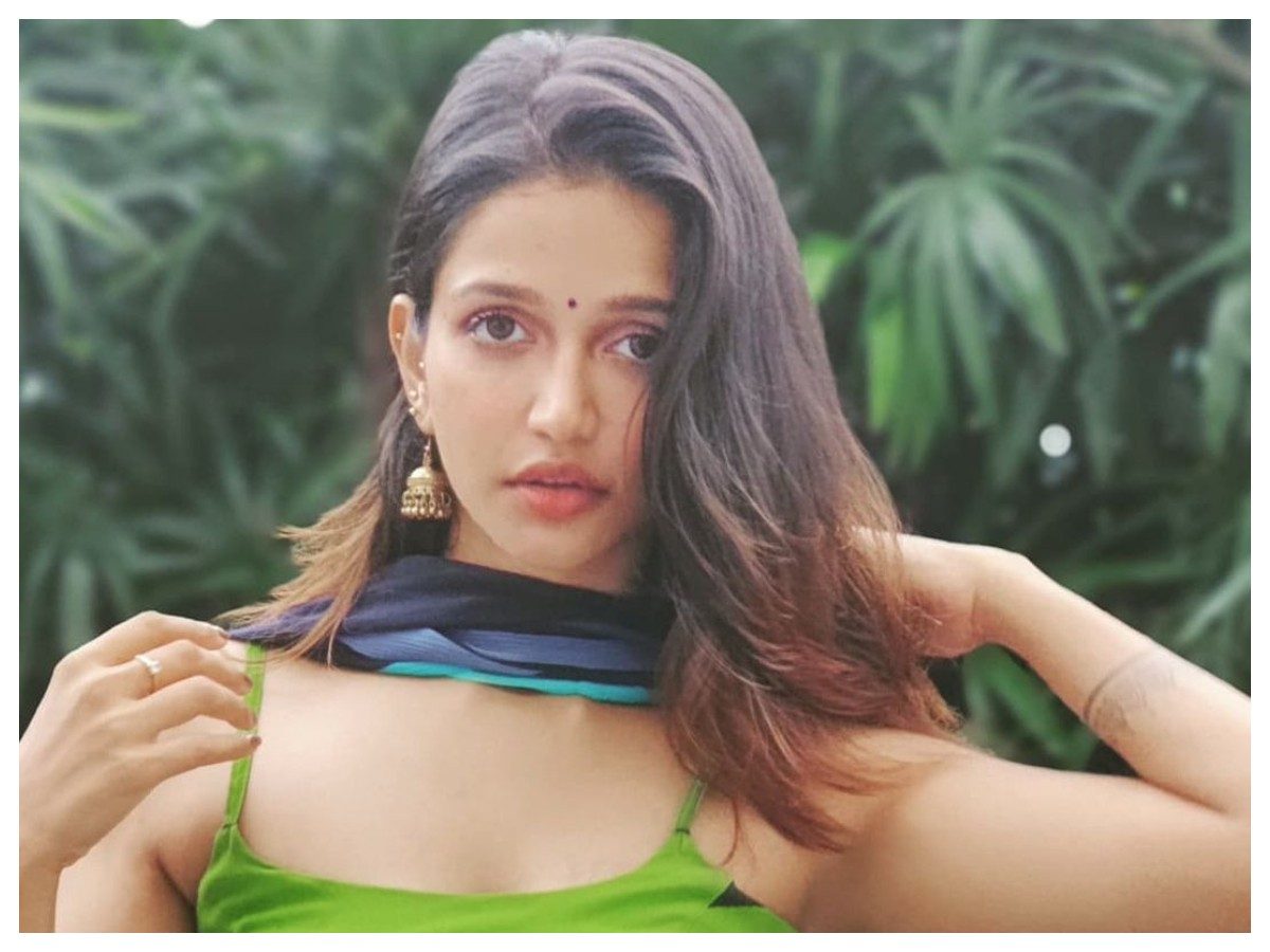 Anaika Soti | అనైక సాటి గ్లామర్ ఫొటోలు