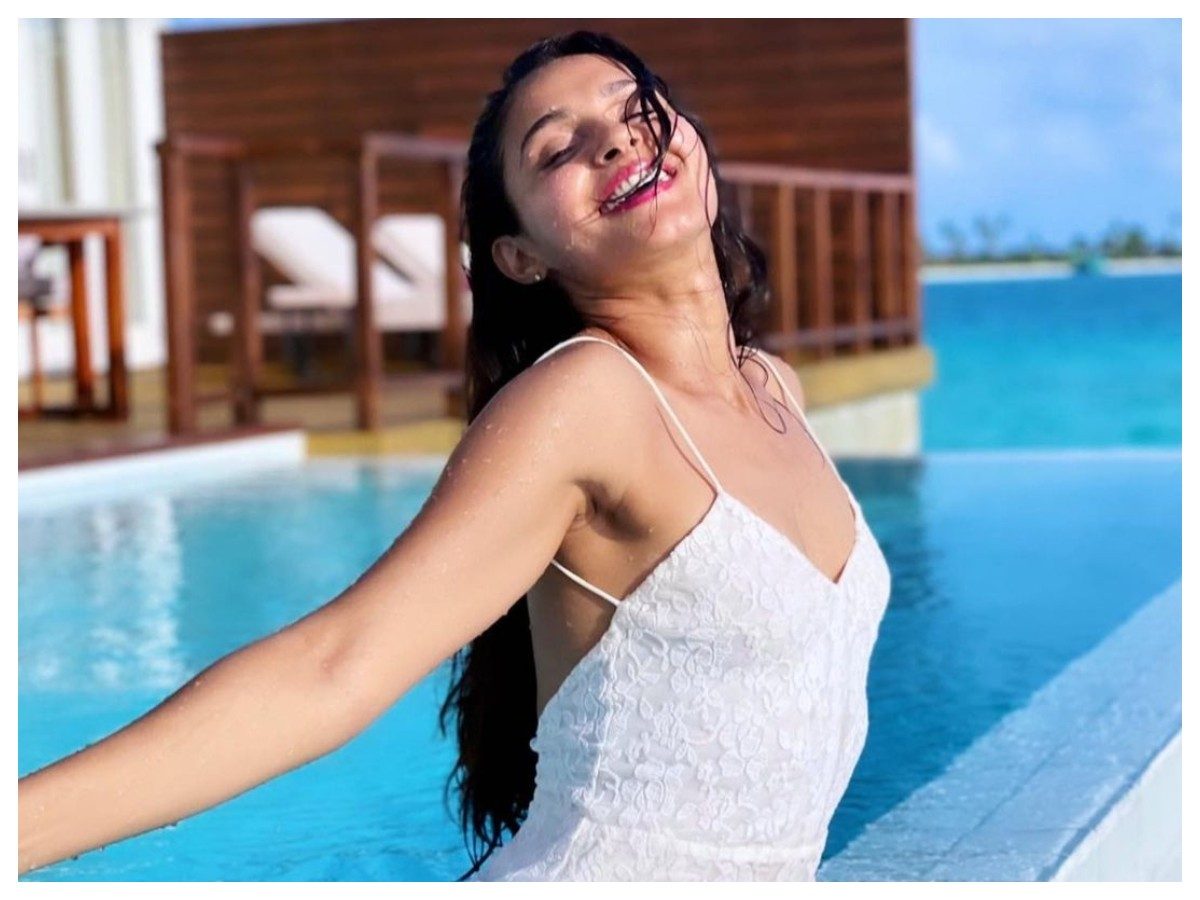 Andrea Jeremiah | అదరహో ఆండ్రియా.. బీచ్ ఫొటోలు..