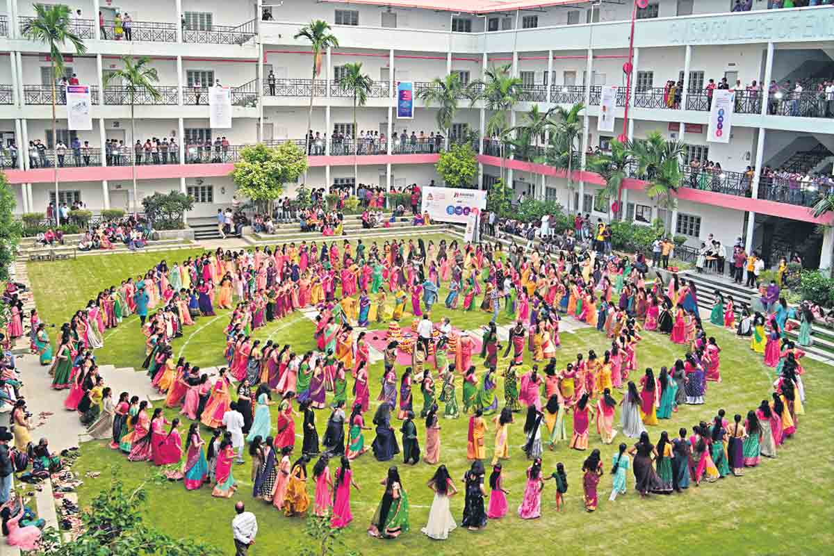 సంబురంగా సద్దుల బతుకమ్మ