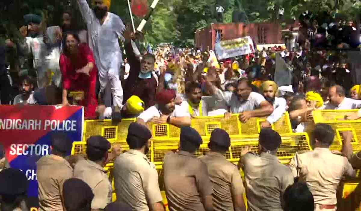 AAP protest: ల‌ఖింపూర్ ఖేరీ ఘ‌ట‌న‌పై పంజాబ్‌లో ఆప్ ఆందోళ‌న‌.. పోలీసులు, కార్య‌క‌ర్త‌ల‌కు మ‌ధ్య ఘ‌ర్ష‌ణ‌