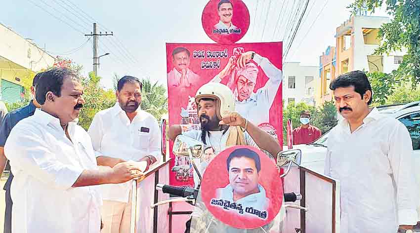 దివ్యాంగుడు టీఆర్‌ఎస్‌ గెలుపు కోసం ప్రచారం