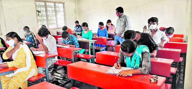 బెంచీకి ఒక్కరే